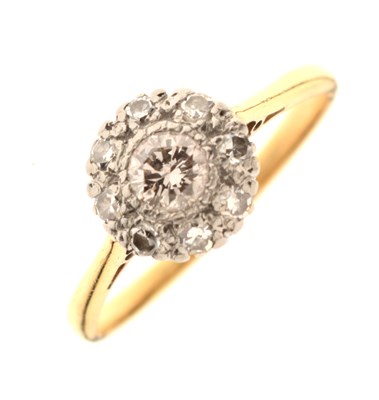 Lot 8 - Diamond cluster ring