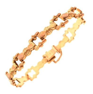 Lot 135 - 18ct gold fancy link bracelet