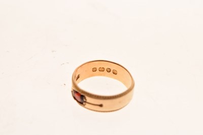 Lot 23 - 18ct gold band set garnet-coloured stone, size O, 5.3g gross approx