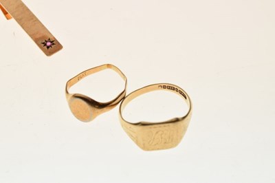 Lot 86 - 9ct gold signet ring, another gold signet ring, and a 9ct gold tie clip