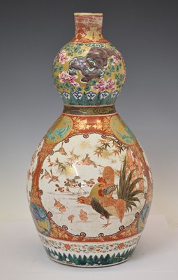 Lot 621 - Japanese imari gourd vase