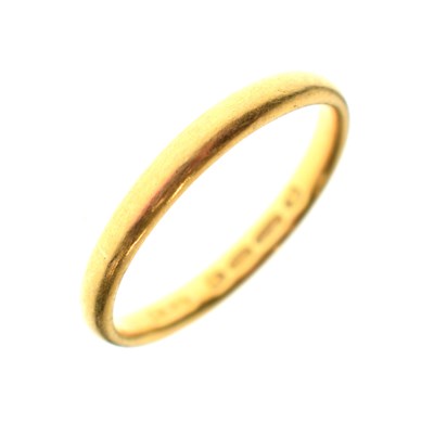 Lot 80 - 22ct gold wedding band