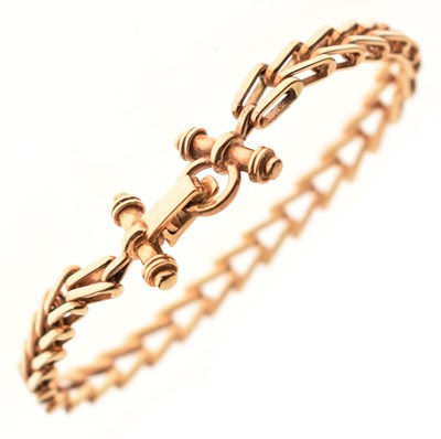 Lot 137 - 9ct gold chevron link bracelet