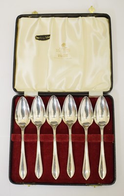 Lot 234 - Cased set of six Elizabeth II silver grapefruit spoons