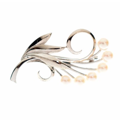 Lot 85 - Mikimoto cultured pearl brooch