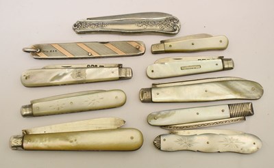 Lot 217 - Sampson & Mordan twin bladed penknife and nine folding fruit knives