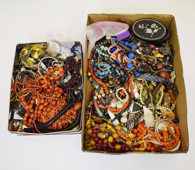 Lot 172 - Large quantity of costume jewellery