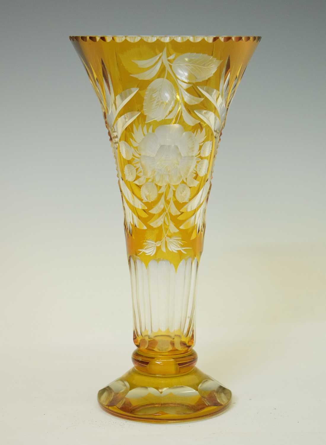 Lot 549 - 20th century amber flash glass vase