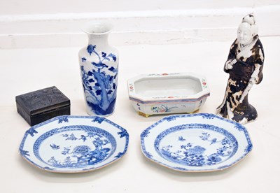 Lot 614 - Mixed group of Chinese ceramics