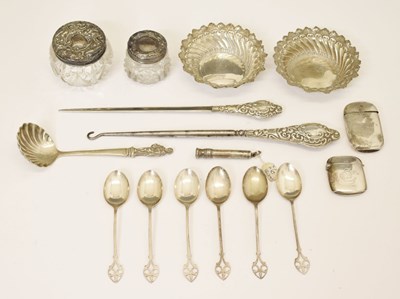 Lot 222 - Quantity of small silver to include a pair of pin dishes, set of six  teaspoons, etc