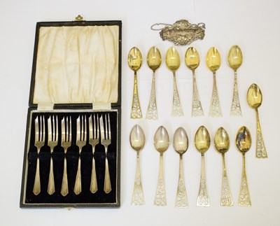 Lot 216 - George V set of six silver cake forks, etc