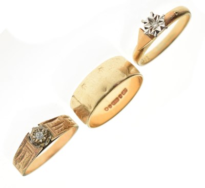 Lot 104 - Three 9ct gold rings