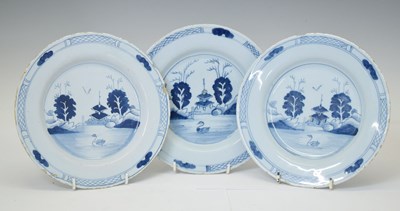 Lot 405 - Set of three 18th century delftware plates