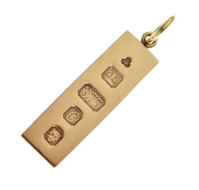 Lot 136 - 9ct gold ingot pendant