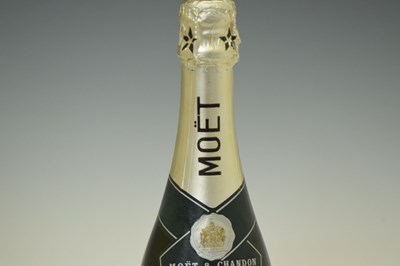 Lot 36 - Moët et Chandon vintage Silver Jubilee Cuvée Champagne 1977