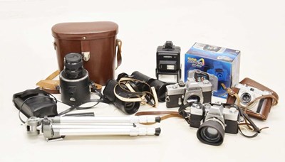 Lot 27 - Binoculars and cameras