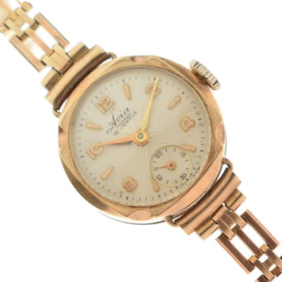 Lot 37 - Avia  - Lady's 9ct gold wristwatch