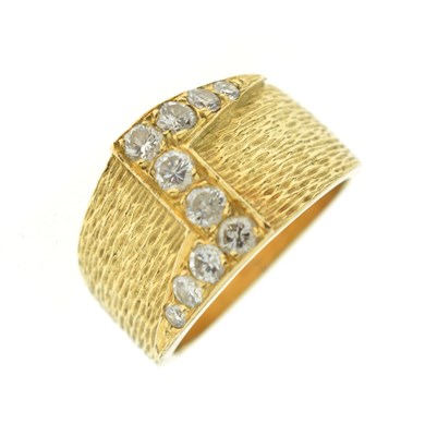 Lot 109 - Modernist diamond set dress ring