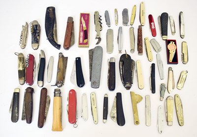 Lot 270 - Collection of assorted folding knives, etc