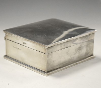 Lot 158 - George V silver square table box