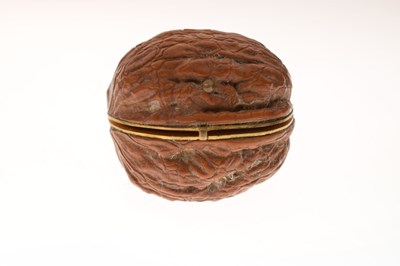 Lot 194 - 19th century miniature sewing etui