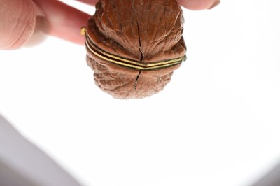 Lot 194 - 19th century miniature sewing etui
