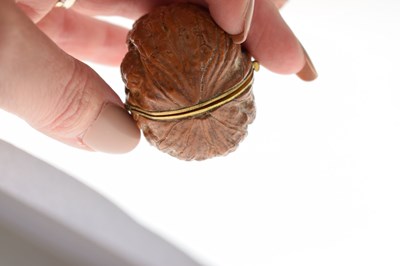 Lot 194 - 19th century miniature sewing etui