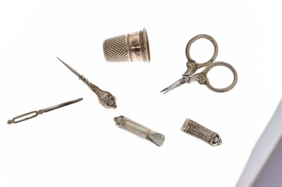 Lot 194 - 19th century miniature sewing etui