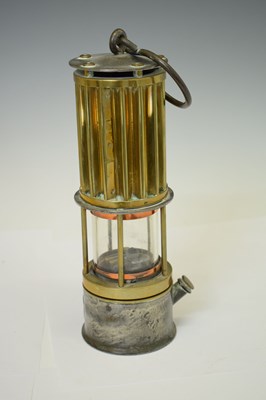 Lot 318 - Miners safety lamp