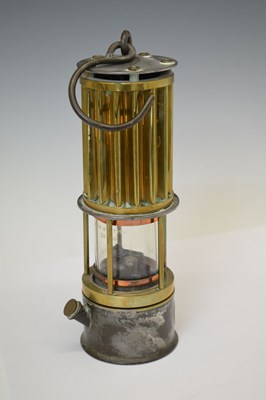 Lot 318 - Miners safety lamp
