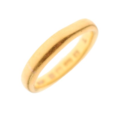 Lot 124 - 22ct gold wedding band