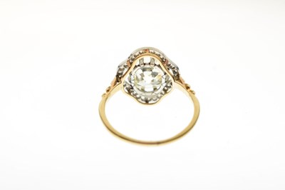 Lot 4 - Early 20th century diamond 18ct yellow gold and platinum set halo ring