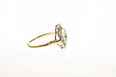 Lot 4 - Early 20th century diamond 18ct yellow gold and platinum set halo ring