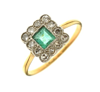 Lot 19 - Early 20th century emerald and diamond yellow gold and platinum set cluster ring