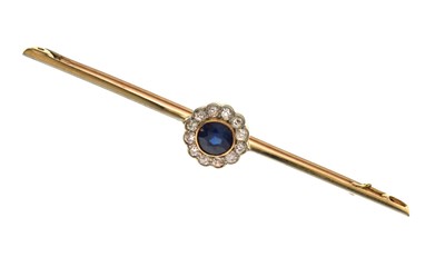 Lot 38 - Early 20th century sapphire and diamond cluster bar brooch