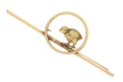 Lot 132 - Yellow metal chick bar brooch