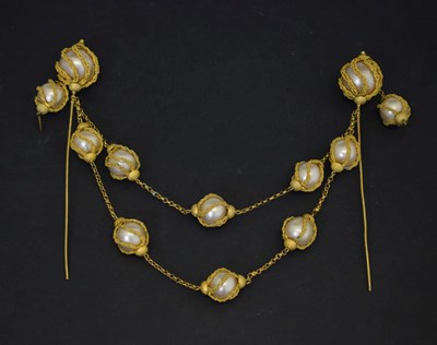 Lot 264 - Late 19th/early 20th century faux pearl hair piece