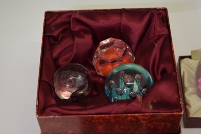 Lot 71 - Collection of glass paperweights