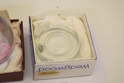 Lot 71 - Collection of glass paperweights