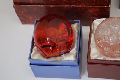 Lot 71 - Collection of glass paperweights