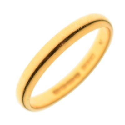 Lot 44 - 22ct gold wedding band