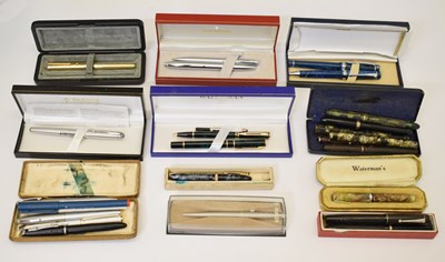 Lot 289 - Collection of vintage fountain pens, etc