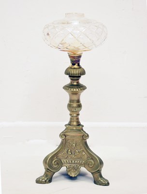 Lot 317 - Brass paraffin oil lamp