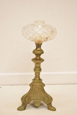 Lot 317 - Brass paraffin oil lamp