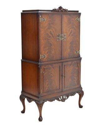 Lot 720 - Good quality mahogany cocktail cabinet