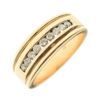 Lot 111 - Gentleman's nine-stone diamond dress ring