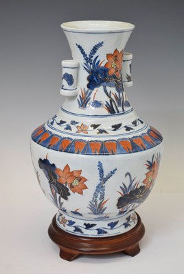 Lot 544 - Japanese Imari 'Arrow vase'