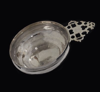 Lot 102 - William III Britannia standard silver bleeding bowl or porringer, sponsor's mark of Richard Syng