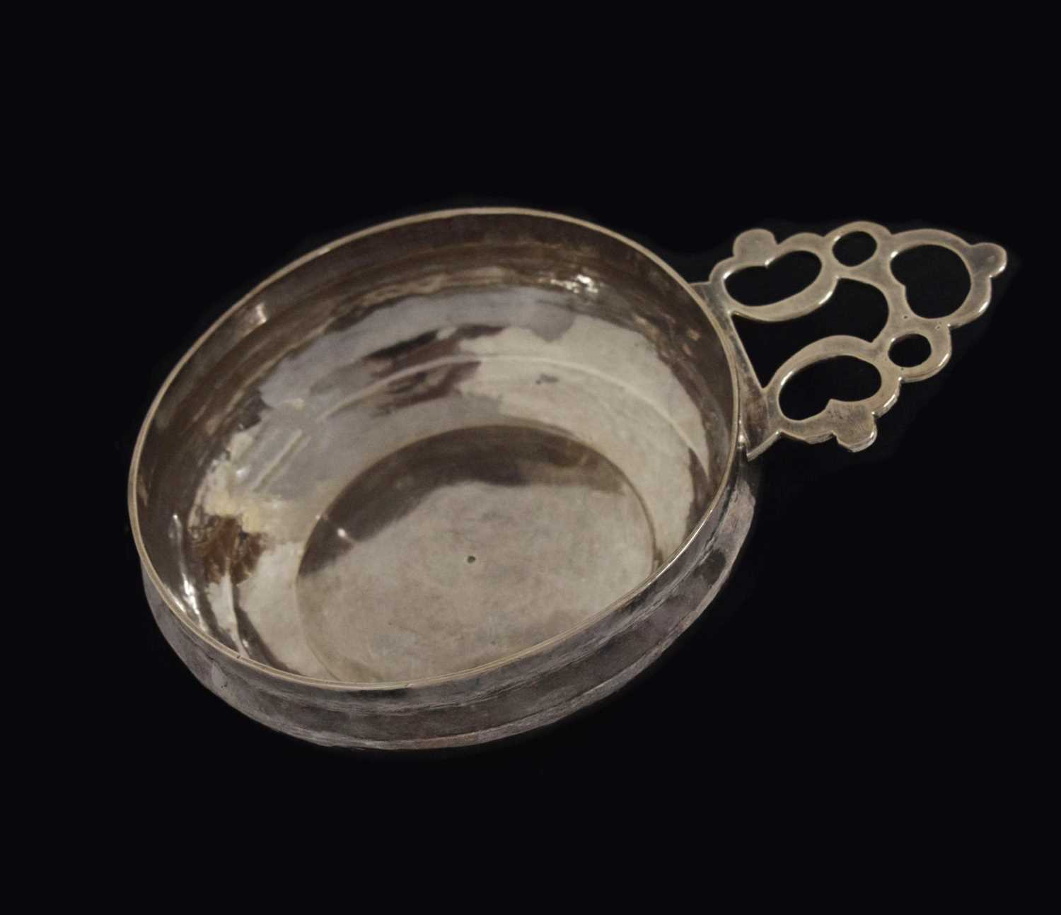 Lot 100 - George I provincial Britannia standard silver bleeding bowl or porringer