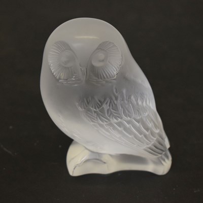 Lot 467 - Lalique Crystal - 'Shivers Owl' glass paperweight